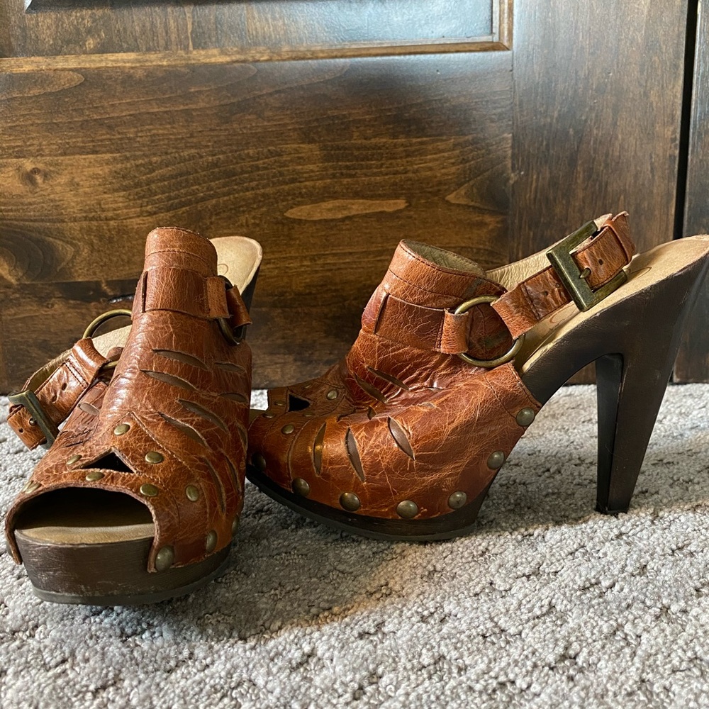 Jessica Simpson - 8.5 Leather Heels